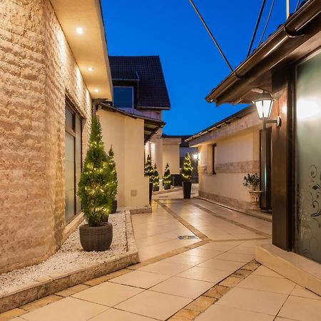 H & V Residence - Split Level Apartment Arad Exterior photo