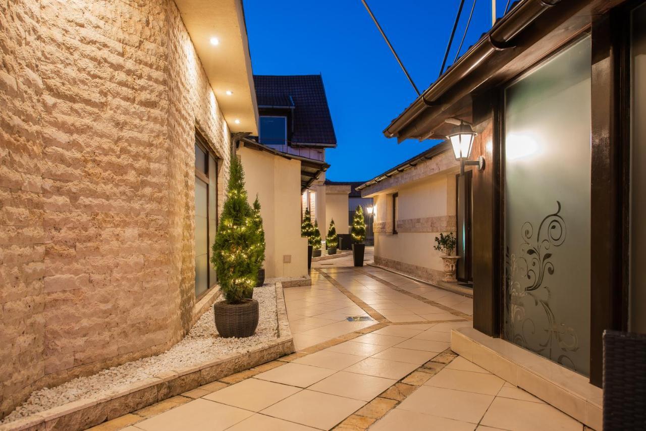 H & V Residence - Split Level Apartment Arad Exterior photo