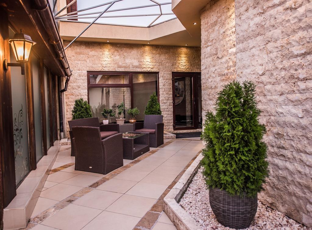 H & V Residence - Split Level Apartment Arad Exterior photo