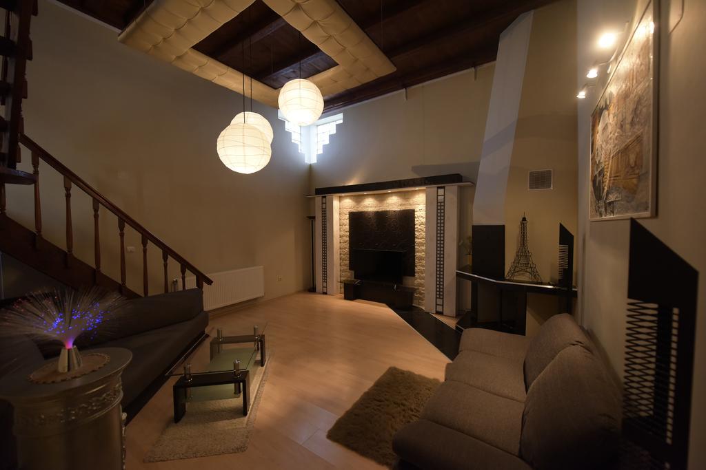H & V Residence - Split Level Apartment Arad Exterior photo