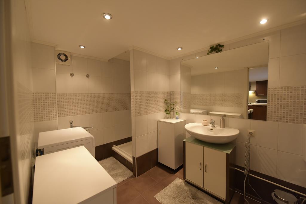 H & V Residence - Split Level Apartment Arad Exterior photo