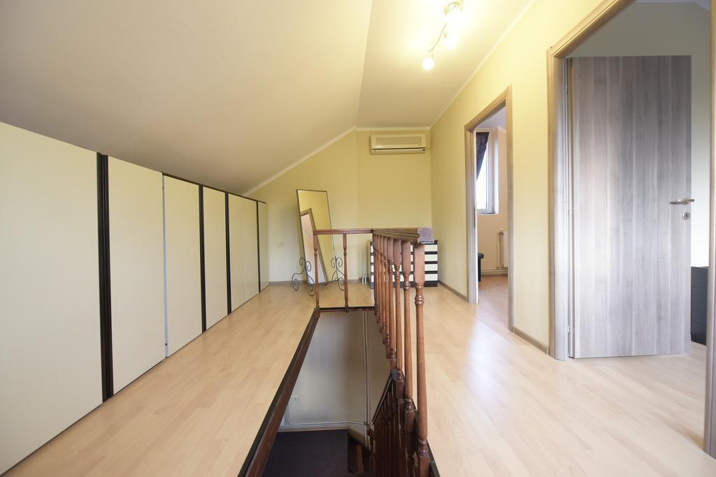 H & V Residence - Split Level Apartment Arad Exterior photo
